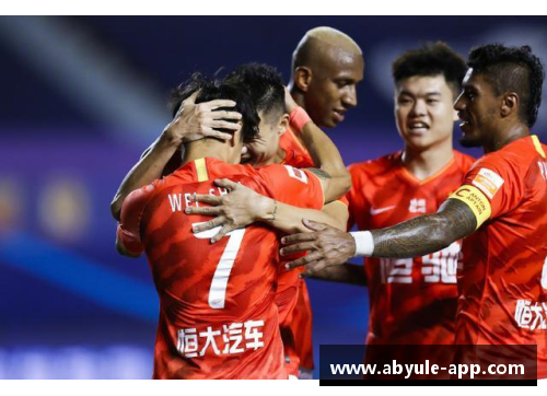 中超云南队新秀崭露头角：球员风采赢得球迷关注
